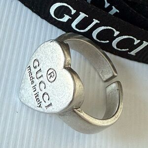 Silver Heart Ring Gucci.